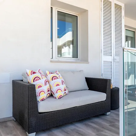Exclusive Deluxe Up To 6 People & Heated Tub Apartment