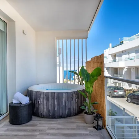 Exclusive Deluxe Up To 6 People & Heated Tub Polignano a Mare
