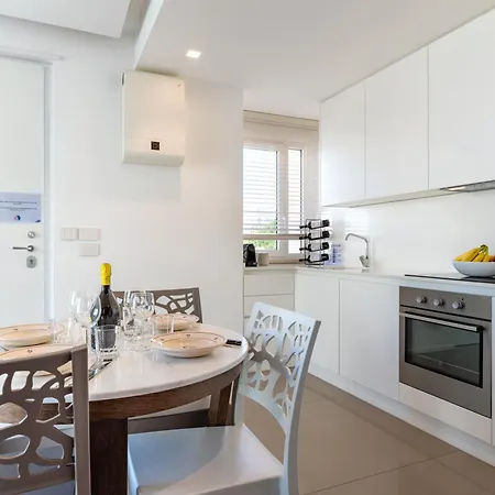 Apartment Exclusive Deluxe Up To 6 People & Heated Tub