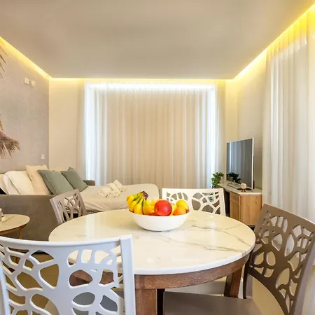 Exclusive Deluxe Up To 6 People & Heated Tub Apartment Polignano a Mare