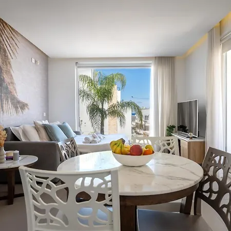 Exclusive Deluxe Up To 6 People & Heated Tub Polignano a Mare