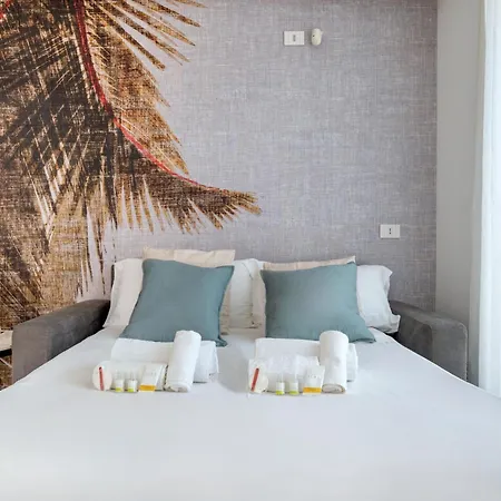 Exclusive Deluxe Up To 6 People & Heated Tub *